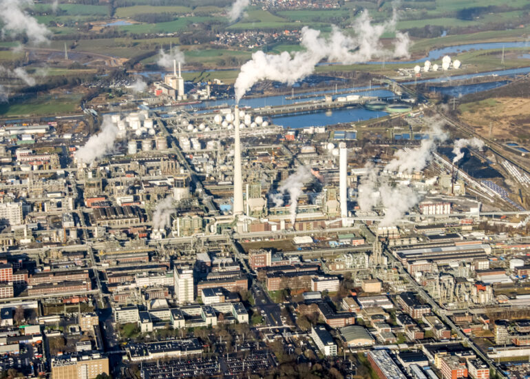 Gebäude und Produktionshallen auf dem Werksgelände des Chemieproduzenten Chemiepark Marl an der Paul-Baumann Straße in Marl