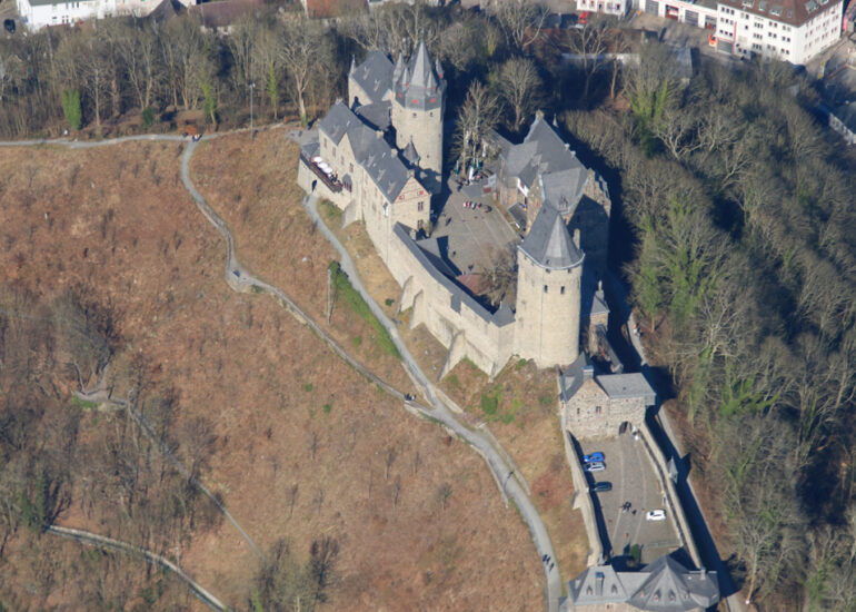Burganlage der Veste an der Fritz-Thomee-Straße in Altena im Bundesland Nordrhein-Westfalen