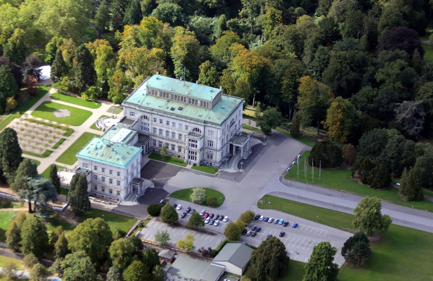 Luftbild der Krupp Villa-Hügel in Essen