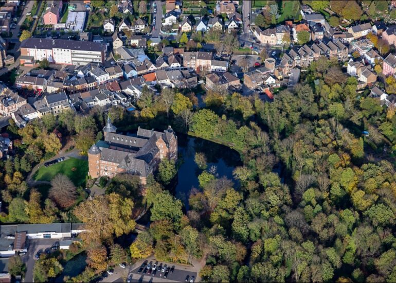 Luftbild Schloss Bedburg ein Schloss in Bedburg im Rhein-Erft-Kreis in Nordrhein-Westfalen