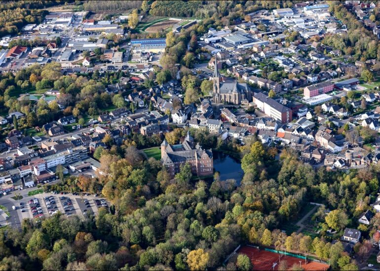 Luftbild Schloss Bedburg ein Schloss in Bedburg im Rhein-Erft-Kreis in Nordrhein-Westfalen