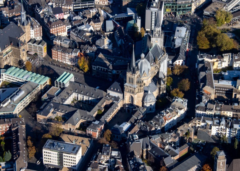Luftbild Kirchengebäude des Domes 