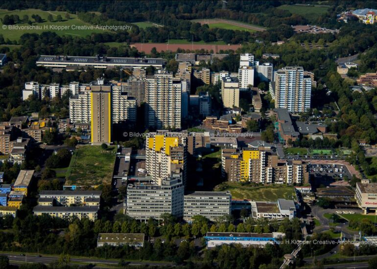 Luftbild Plattenbau- Hochhaus- Wohnsiedlung in Volkhoven/Weiler im Bundesland Nordrhein-Westfalen, Deutschland