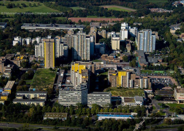 Luftbild Plattenbau- Hochhaus- Wohnsiedlung in Volkhoven/Weiler im Bundesland Nordrhein-Westfalen, Deutschland
