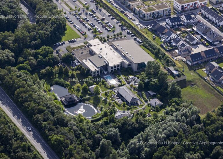 luftbilder Bedburg,Luftbilder https://luftbildfotografie-nrw.de/wp-content/uploads/2022/12/Luftbild-Bedburg-50181-Schloss-Bedburg-Graf-Salm-Strasse-8534-1.jpg