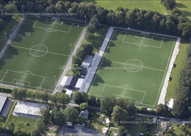 luftbilder Bedburg,Luftbilder https://luftbildfotografie-nrw.de/wp-content/uploads/2022/12/Luftbild-Bedburg-50181-Schloss-Bedburg-Graf-Salm-Strasse-8534-1.jpg