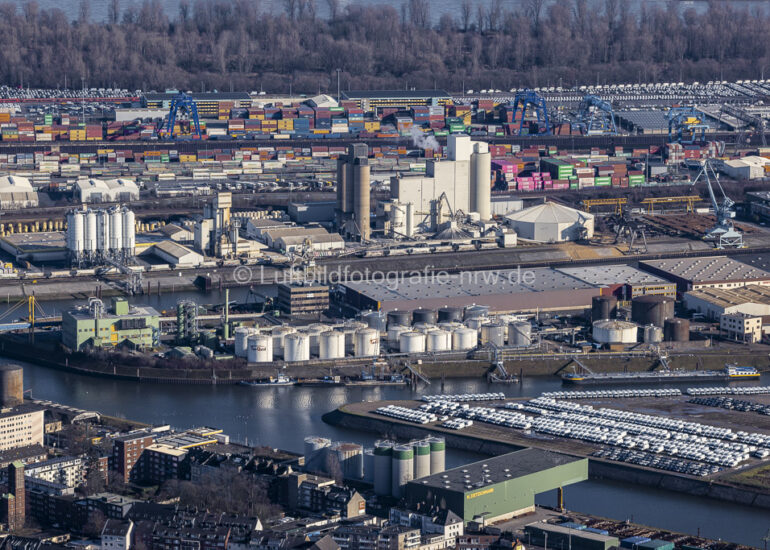 Luftaufnahme Containerterminal im Containerhafen des Binnenhafen in Neuss