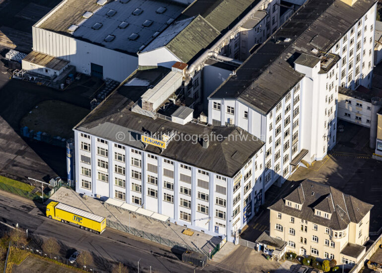 Luftbild Gebäude und Produktionshallen auf dem Lebensmittelhersteller- Werksgelände der 