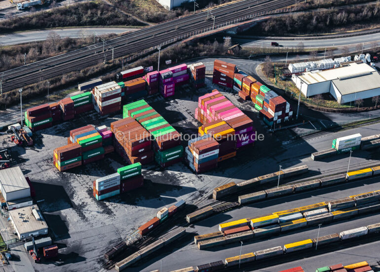 Luftbild Containerterminal im Containerhafen des Binnenhafen in Neuss im Bundesland Nordrhein-Westfalen, Deutschland