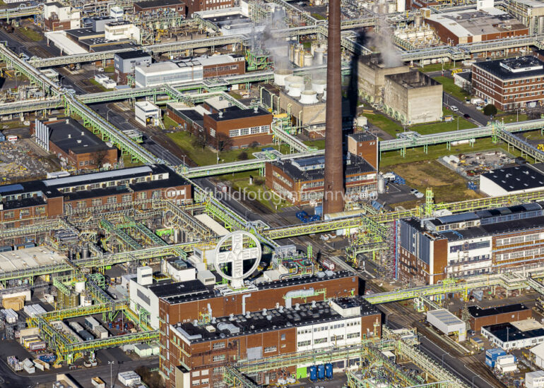 Luftaufnahme Raffinerie- Werksgelände des CHEMPARK Dormagen Tor in Köln im Bundesland Nordrhein-Westfalen, Deutschland