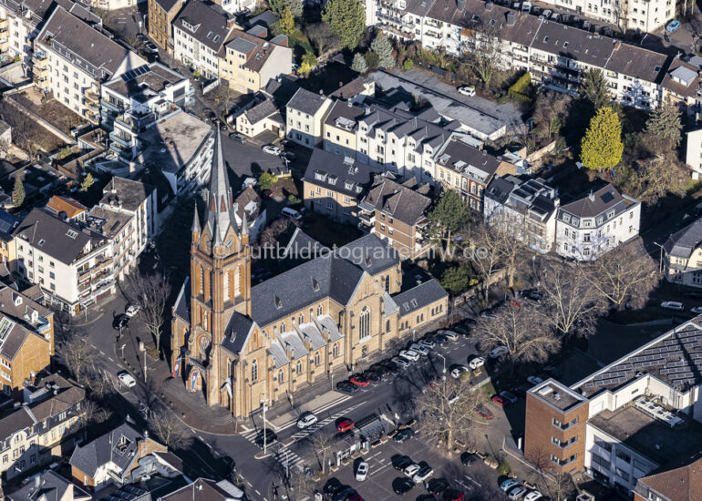 Luftbild Kirchengebäude 