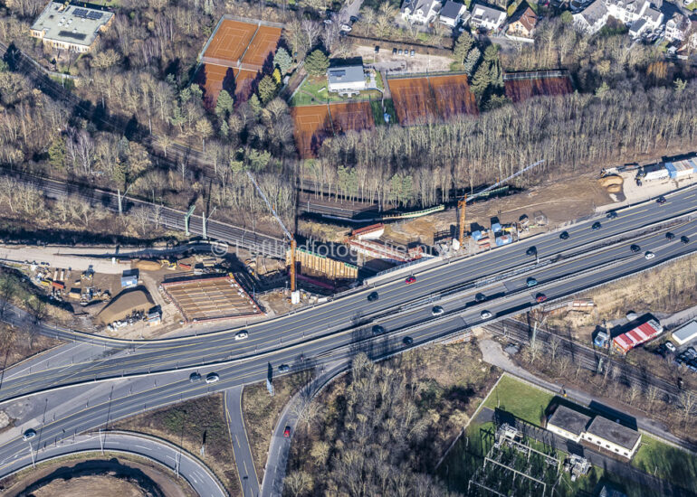 Luftbild Baustelle zum Sanierung und Instandsetzung des Autobahn- Brückenbauwerk der BAB 562