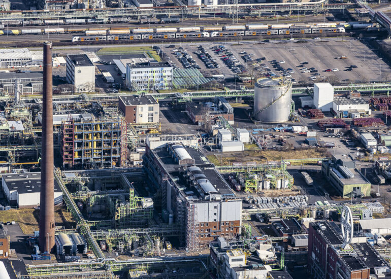 Luftaufnahme Raffinerie- Werksgelände des CHEMPARK Dormagen Tor in Köln im Bundesland Nordrhein-Westfalen, Deutschland