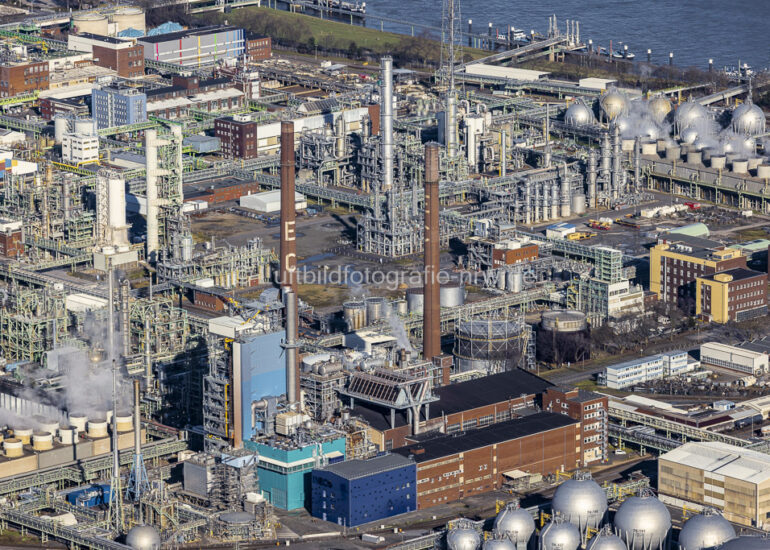 Luftaufnahme Raffinerie- Werksgelände des CHEMPARK Dormagen Tor in Köln im Bundesland Nordrhein-Westfalen, Deutschland
