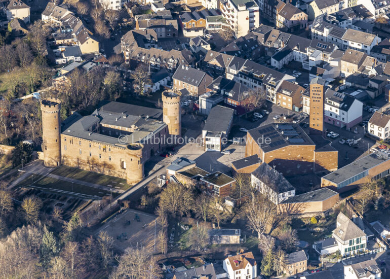 Turm- Bauwerk 