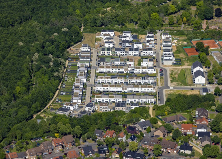 Luftbild Wohngebiet einer Einfamilienhaus-Siedlung in Bedburg Ortsteil Kaster im Bundesland Nordrhein-Westfalen, Deutschland
