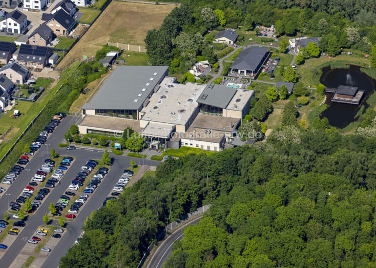 luftbilder Bedburg,Luftbilder https://luftbildfotografie-nrw.de/wp-content/uploads/2022/12/Luftbild-Bedburg-50181-Schloss-Bedburg-Graf-Salm-Strasse-8534-1.jpg