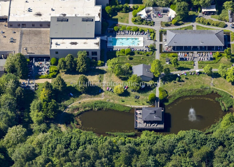 luftbilder Bedburg,Luftbilder https://luftbildfotografie-nrw.de/wp-content/uploads/2022/12/Luftbild-Bedburg-50181-Schloss-Bedburg-Graf-Salm-Strasse-8534-1.jpg