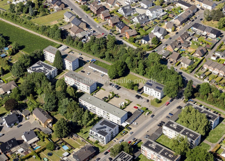 luftbilder Bedburg,Luftbilder https://luftbildfotografie-nrw.de/wp-content/uploads/2022/12/Luftbild-Bedburg-50181-Schloss-Bedburg-Graf-Salm-Strasse-8534-1.jpg