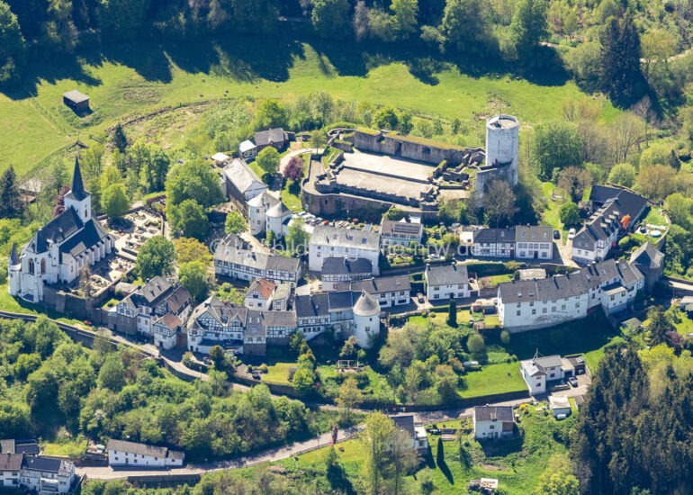 luftbilder Hellenthal,luftbilder https://luftbildfotografie-nrw.de/wp-content/uploads/2025/06/Luftbilder-Reifferscheit-Hellenthal-2959.jpg