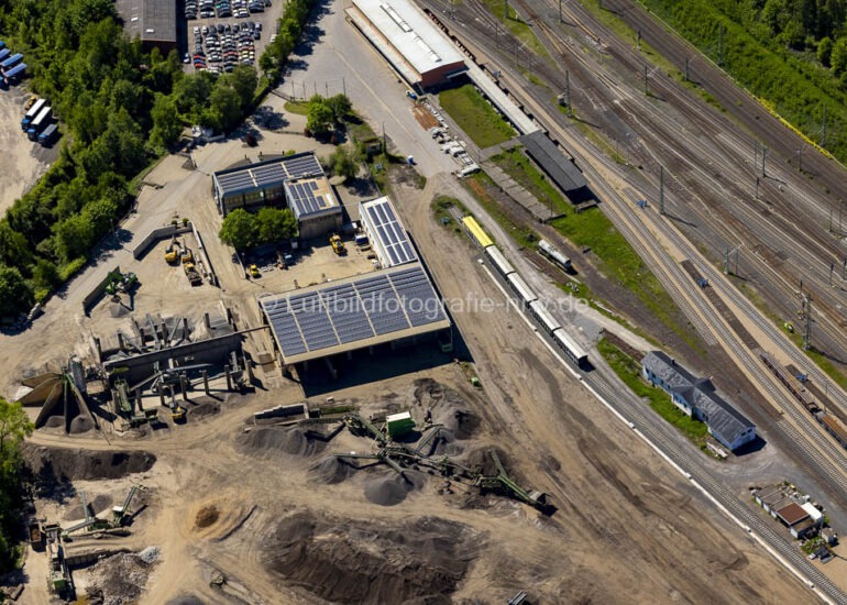 Luftbild Logistikhof der Recycling- Sortieranlage für mineralischer Abfälle und Schüttgüter in Stolberg