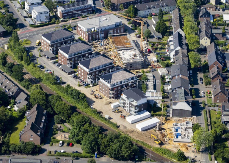 Luftbild Lückenbebauung entlang der Mehrfamilienhaus- Wohnhaus- Siedlung in Kempen im Bundesland Nordrhein-Westfalen, Deutschland