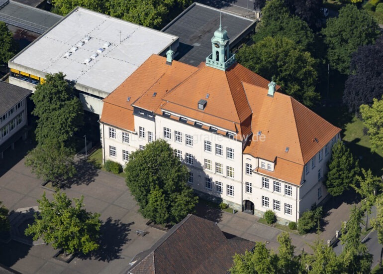 Luftbild Schulgebäude des Gymnasium 