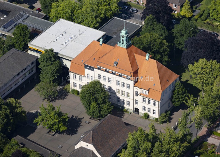 Luftbild Schulgebäude des Gymnasium 