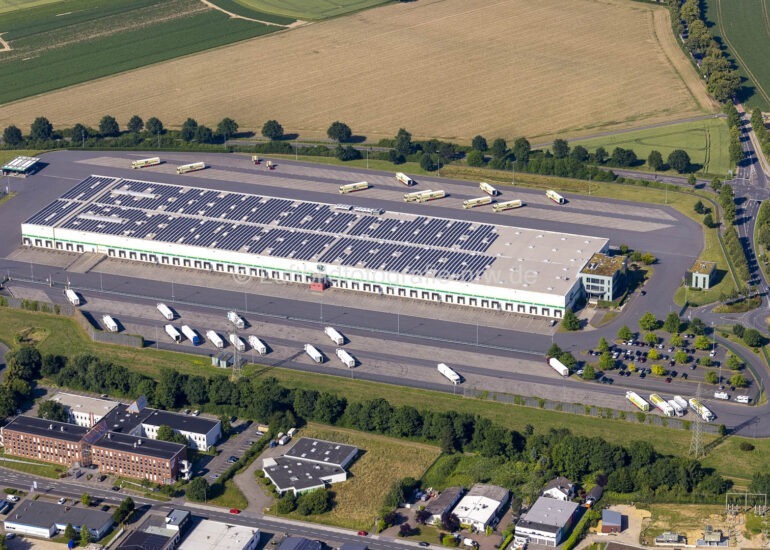 Luftbild Lagerhallen und Speditionsgebäude 