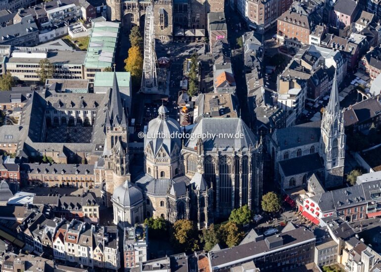 Luftbild Kirchengebäude des Domes 