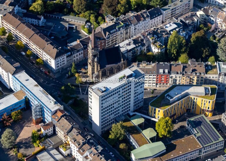 Luftbild Verwaltungsgebäude der staatlichen Behörde 