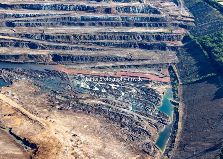 luftbilder Bedburg,Luftbilder https://luftbildfotografie-nrw.de/wp-content/uploads/2022/12/Luftbild-Bedburg-50181-Schloss-Bedburg-Graf-Salm-Strasse-8534-1.jpg