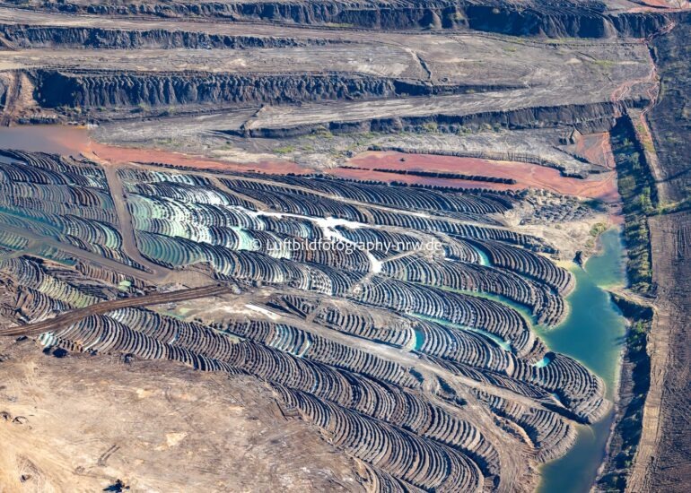 luftbilder Bedburg,Luftbilder https://luftbildfotografie-nrw.de/wp-content/uploads/2022/12/Luftbild-Bedburg-50181-Schloss-Bedburg-Graf-Salm-Strasse-8534-1.jpg