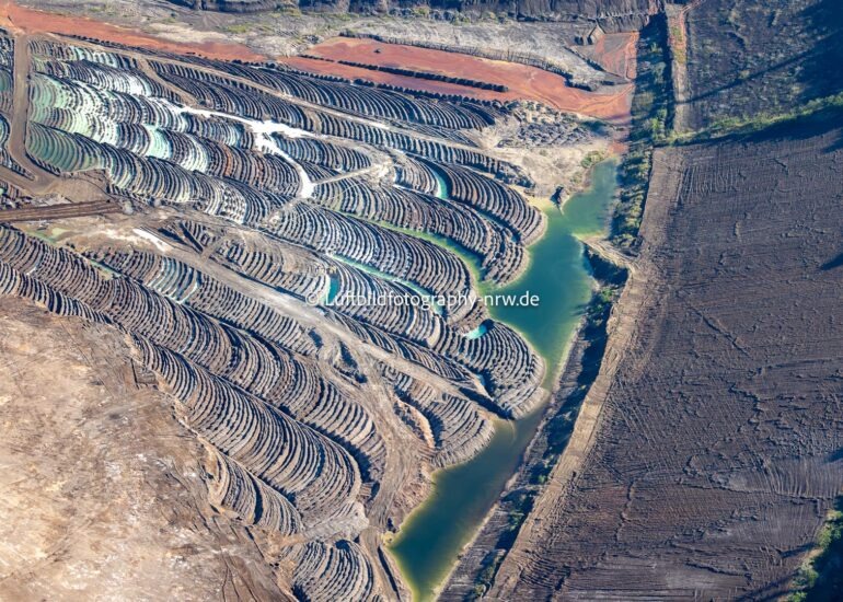 luftbilder Bedburg,Luftbilder https://luftbildfotografie-nrw.de/wp-content/uploads/2022/12/Luftbild-Bedburg-50181-Schloss-Bedburg-Graf-Salm-Strasse-8534-1.jpg