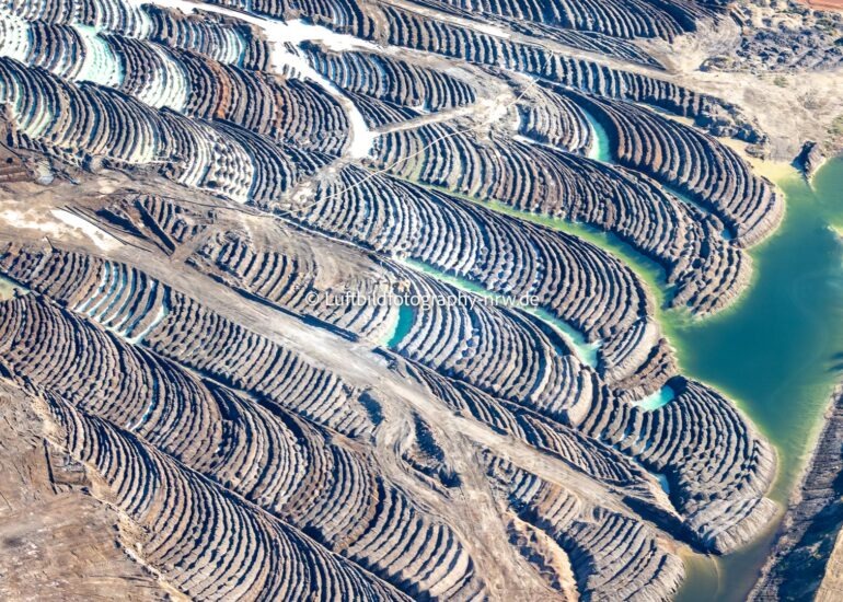 luftbilder Bedburg,Luftbilder https://luftbildfotografie-nrw.de/wp-content/uploads/2022/12/Luftbild-Bedburg-50181-Schloss-Bedburg-Graf-Salm-Strasse-8534-1.jpg