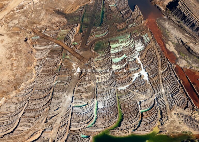 luftbilder Bedburg,Luftbilder https://luftbildfotografie-nrw.de/wp-content/uploads/2022/12/Luftbild-Bedburg-50181-Schloss-Bedburg-Graf-Salm-Strasse-8534-1.jpg