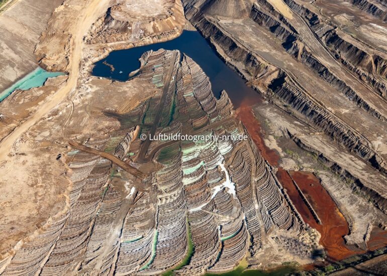 luftbilder Bedburg,Luftbilder https://luftbildfotografie-nrw.de/wp-content/uploads/2022/12/Luftbild-Bedburg-50181-Schloss-Bedburg-Graf-Salm-Strasse-8534-1.jpg