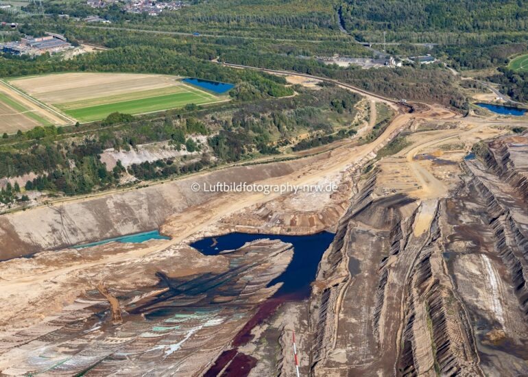 luftbilder Bedburg,Luftbilder https://luftbildfotografie-nrw.de/wp-content/uploads/2022/12/Luftbild-Bedburg-50181-Schloss-Bedburg-Graf-Salm-Strasse-8534-1.jpg