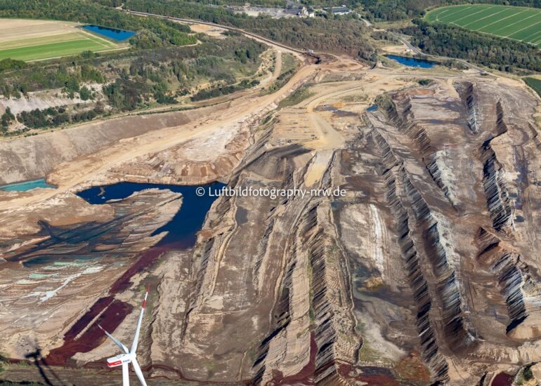 luftbilder Bedburg,Luftbilder https://luftbildfotografie-nrw.de/wp-content/uploads/2022/12/Luftbild-Bedburg-50181-Schloss-Bedburg-Graf-Salm-Strasse-8534-1.jpg