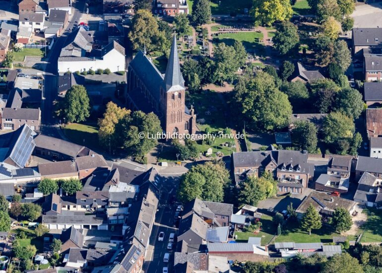 luftbilder Bedburg,Luftbilder https://luftbildfotografie-nrw.de/wp-content/uploads/2022/12/Luftbild-Bedburg-50181-Schloss-Bedburg-Graf-Salm-Strasse-8534-1.jpg