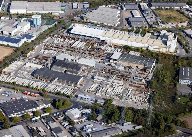 Luftbild Beton- und Baustoffmischwerk an der Straße Zinkhüttenweg im Ortsteil Stürzelberg in Dormagen im Bundesland Nordrhein-Westfalen, Deutschland.