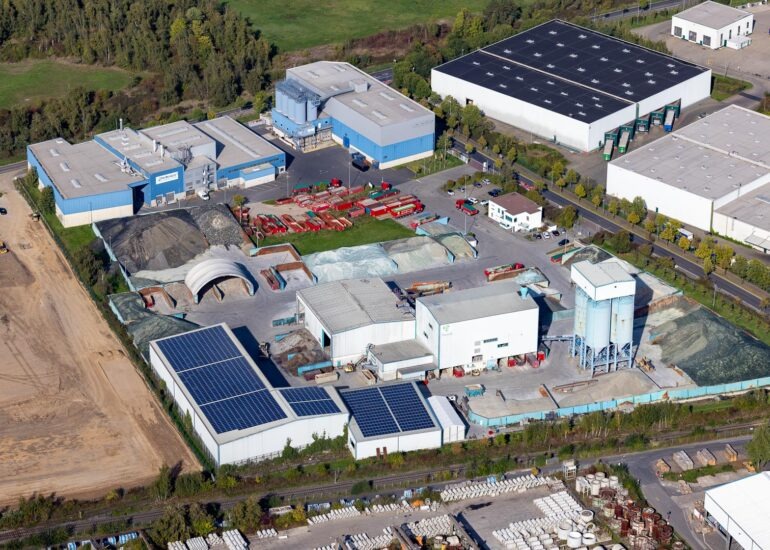 Luftbild Gelände des Betriebshofes der GRI Glasrecycling GmbH an der Edisonstraße im Ortsteil Stürzelberg in Dormagen im Bundesland Nordrhein-Westfalen, Deutschland.