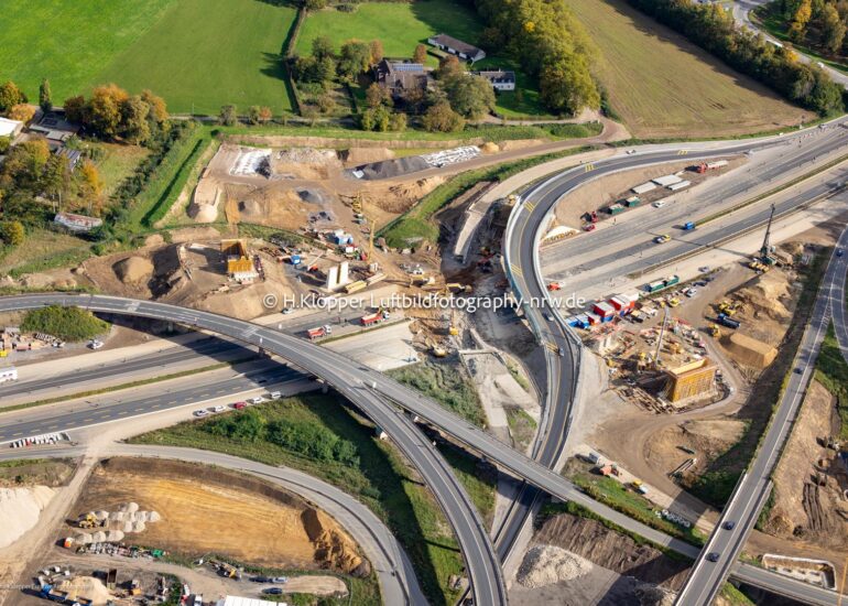 Luftbild Umbau und Sanierung Autobahnkreuz Kaiserberg in Duisburg im Bundesland Nordrhein-Westfalen