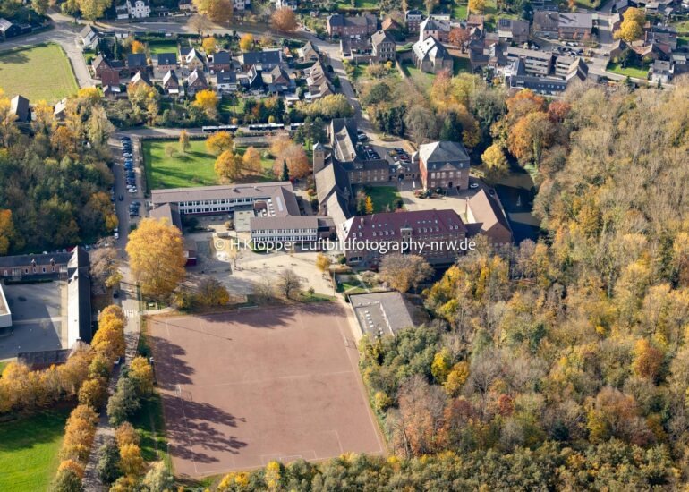 Luftbildfotografie Luftbild Herbstluftbild Gebäude- Ensemble 