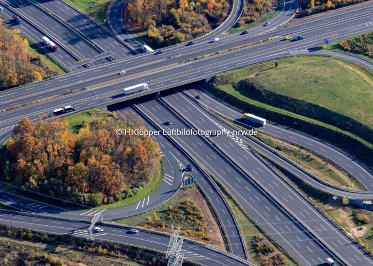 Luftbild Autobahnkreuz der BAB A4/A44/A544 