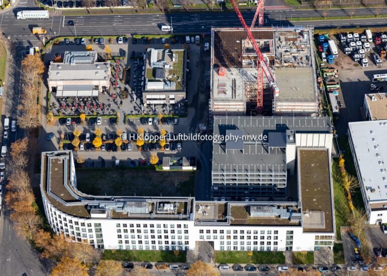Luftbild Neubau eines Büro- und Geschäftshauses 
