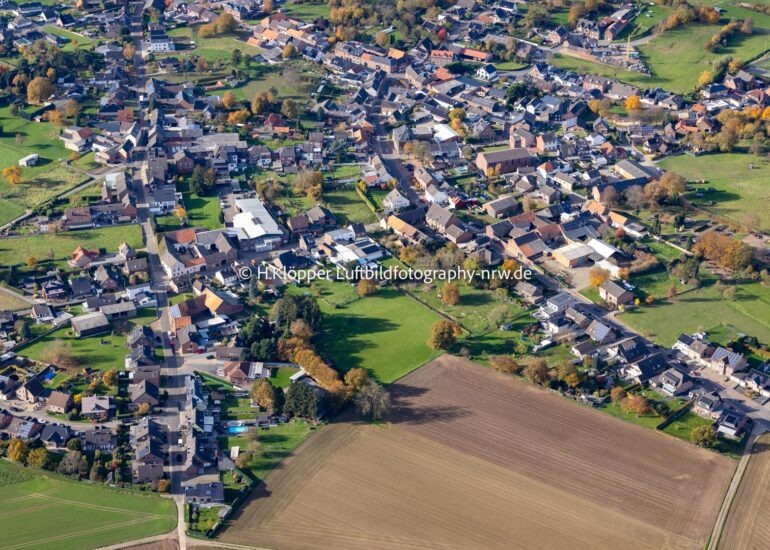 Luftbilder,Aldenhoven https://luftbildfotografie-nrw.de/wp-content/uploads/2025/06/Luftbilder-Aldenhoven_Duerbosla-3126.jpg