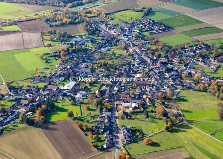 Luftbilder,Aldenhoven https://luftbildfotografie-nrw.de/wp-content/uploads/2025/06/Luftbilder-Aldenhoven_Duerbosla-3126.jpg