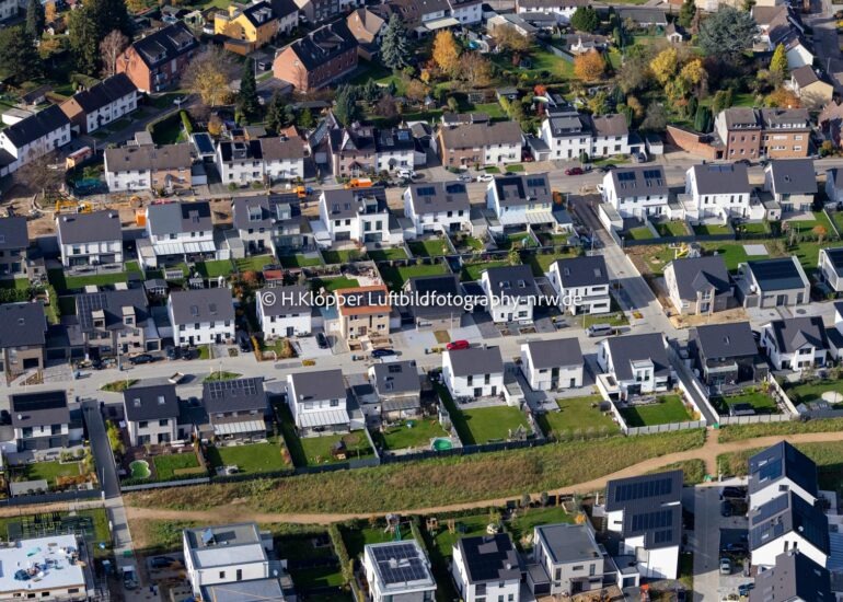 Luftbildfotografie Wohngebiet einer Einfamilienhaus- Siedlung an der Straße Lissabonweg in Herzogenrath im Bundesland Nordrhein-Westfalen, Deutschland