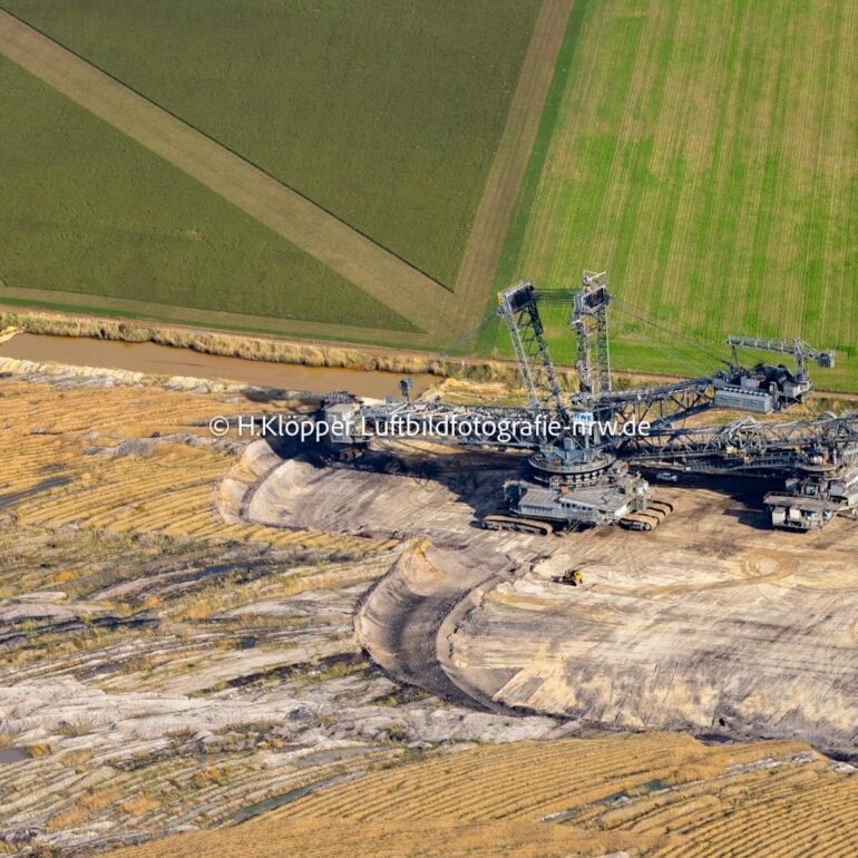 Luftbild Bagger- Förderbrücke im Braunkohle - Tagebau in Inden im Bundesland Nordrhein-Westfalen, Deutschland
